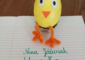 Jajko - kurczaczek - praca Niny z klasy 2 a